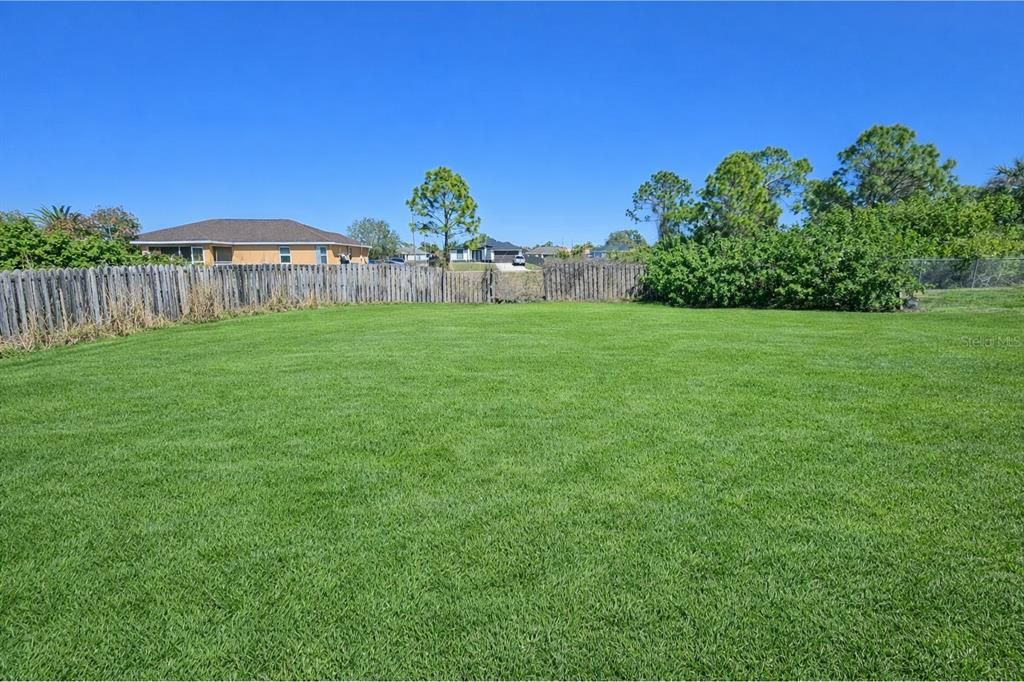 For Rent: $1,950 (3 beds, 2 baths, 1427 Square Feet)
