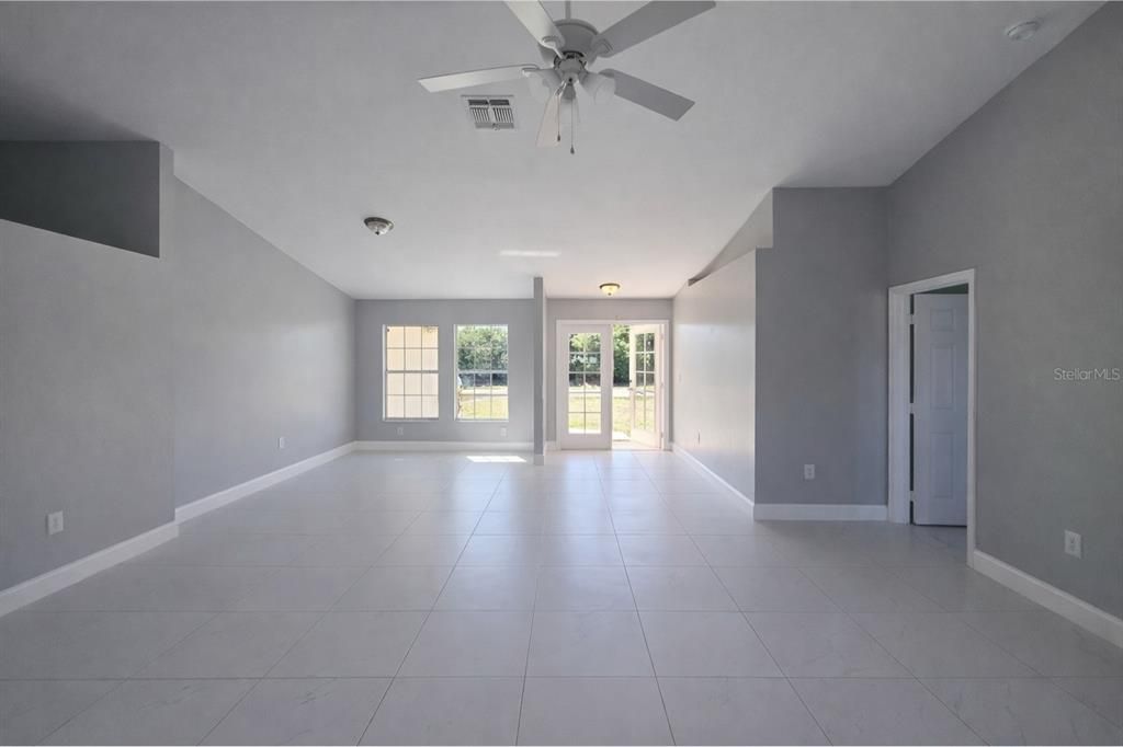 For Rent: $1,950 (3 beds, 2 baths, 1427 Square Feet)