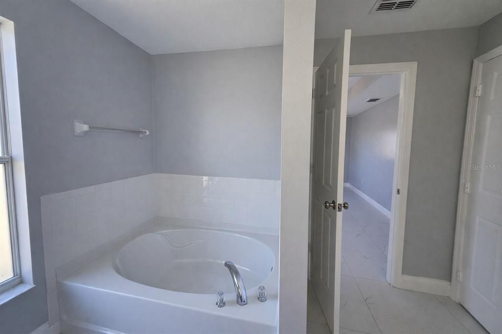 For Rent: $1,950 (3 beds, 2 baths, 1427 Square Feet)