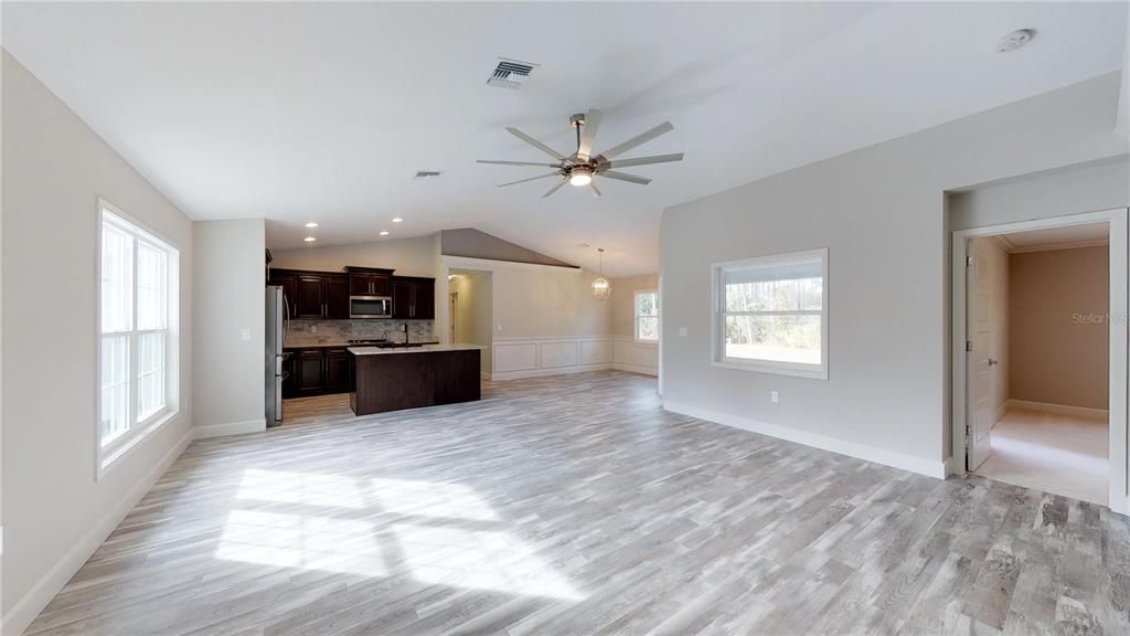 Activo con contrato: $339,000 (3 camas, 2 baños, 1693 Pies cuadrados)