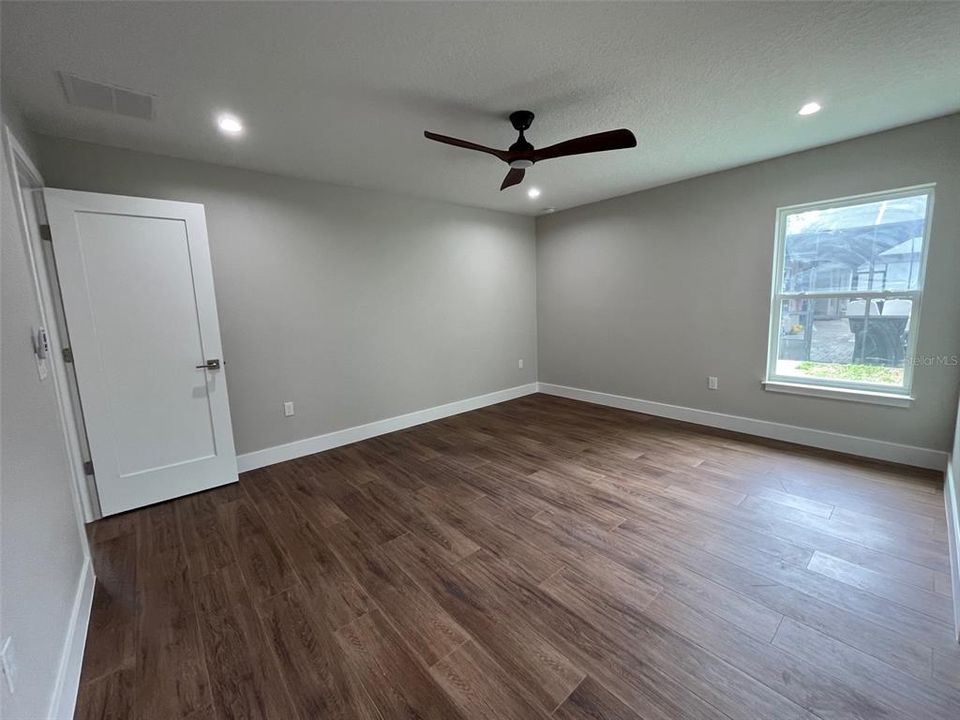 For Sale: $582,000 (6 beds, 0 baths, 2622 Square Feet)