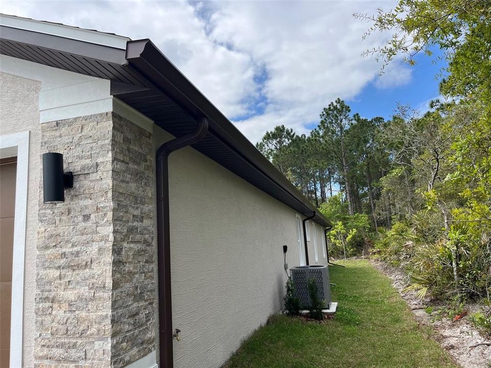 For Sale: $582,000 (6 beds, 0 baths, 2622 Square Feet)