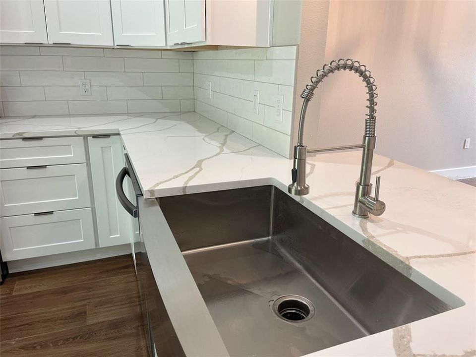 For Sale: $582,000 (6 beds, 0 baths, 2622 Square Feet)