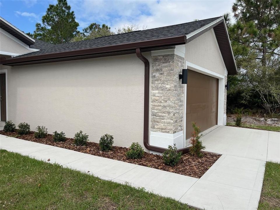 For Sale: $582,000 (6 beds, 0 baths, 2622 Square Feet)