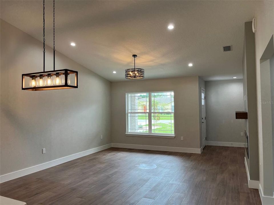 For Sale: $582,000 (6 beds, 0 baths, 2622 Square Feet)