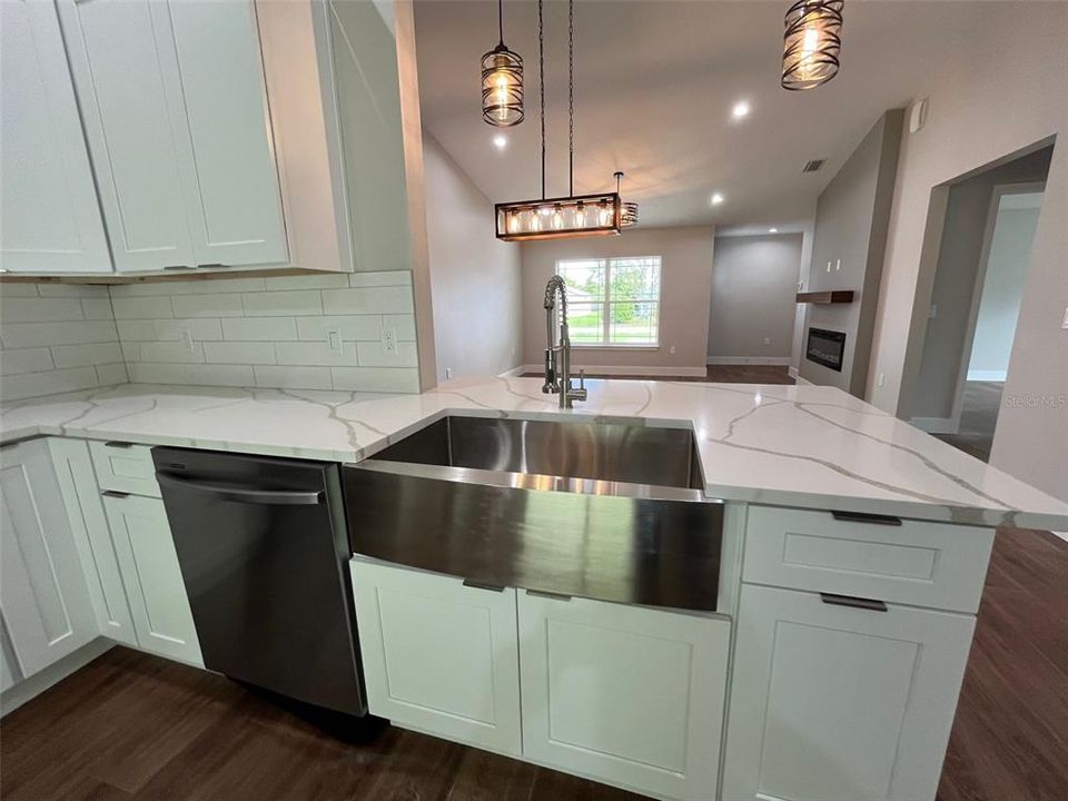 For Sale: $582,000 (6 beds, 0 baths, 2622 Square Feet)