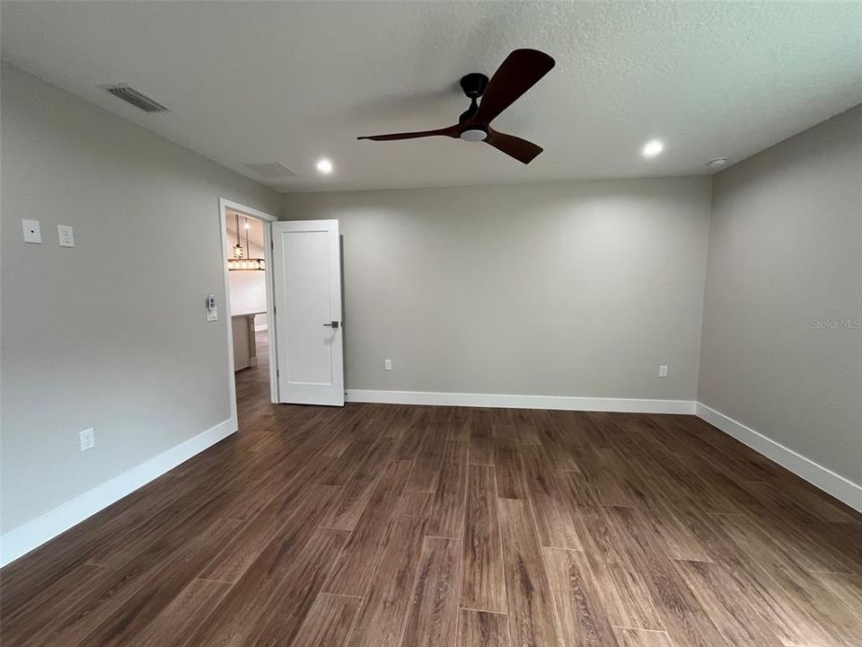 For Sale: $582,000 (6 beds, 0 baths, 2622 Square Feet)