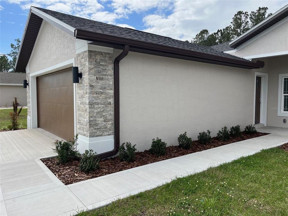 For Sale: $582,000 (6 beds, 0 baths, 2622 Square Feet)