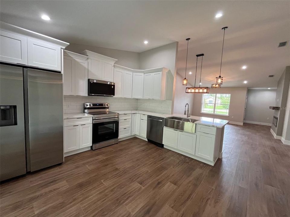 For Sale: $582,000 (6 beds, 0 baths, 2622 Square Feet)