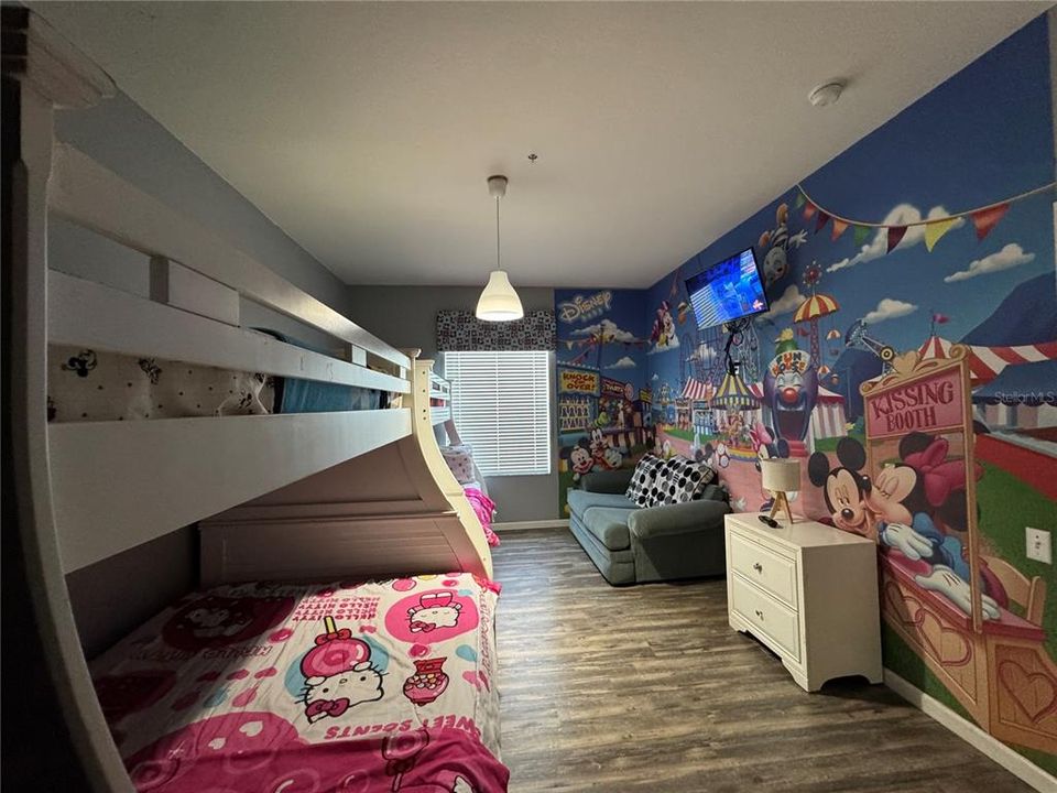 Activo con contrato: $199,800 (3 camas, 2 baños, 1402 Pies cuadrados)
