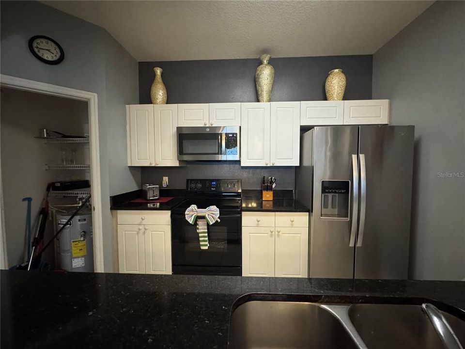 Activo con contrato: $199,800 (3 camas, 2 baños, 1402 Pies cuadrados)