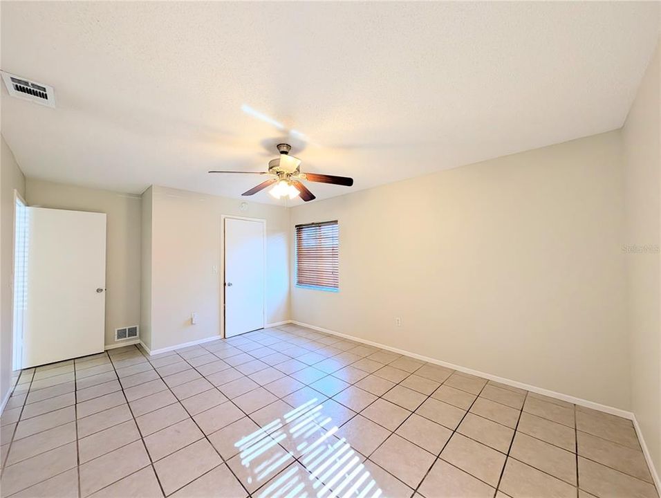 Activo con contrato: $1,500 (2 camas, 1 baños, 840 Pies cuadrados)