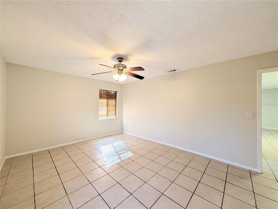 Activo con contrato: $1,500 (2 camas, 1 baños, 840 Pies cuadrados)