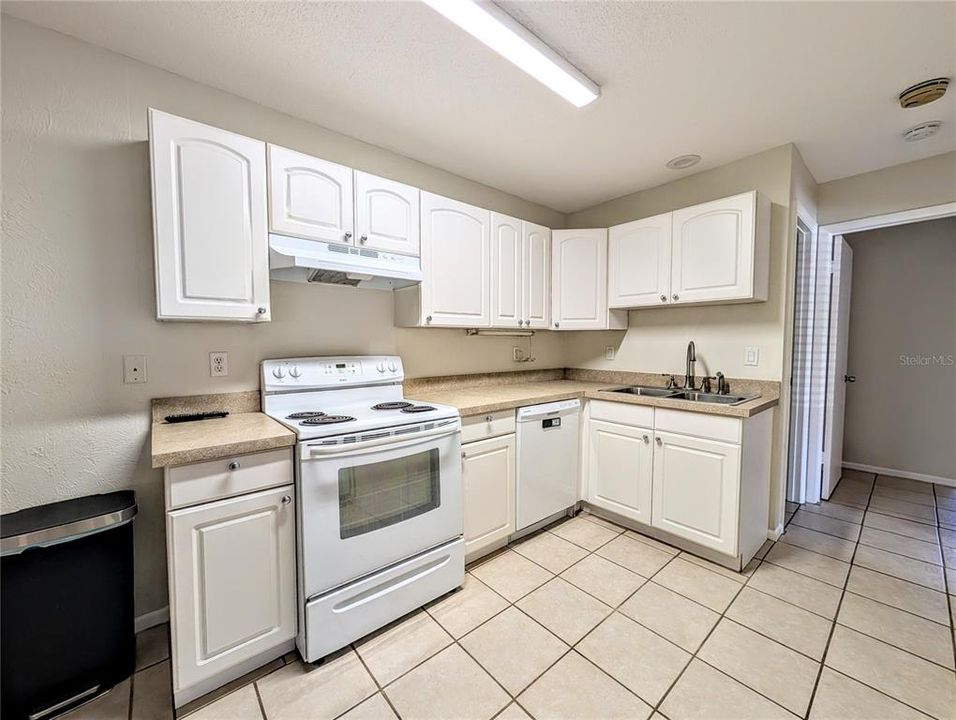 Activo con contrato: $1,500 (2 camas, 1 baños, 840 Pies cuadrados)