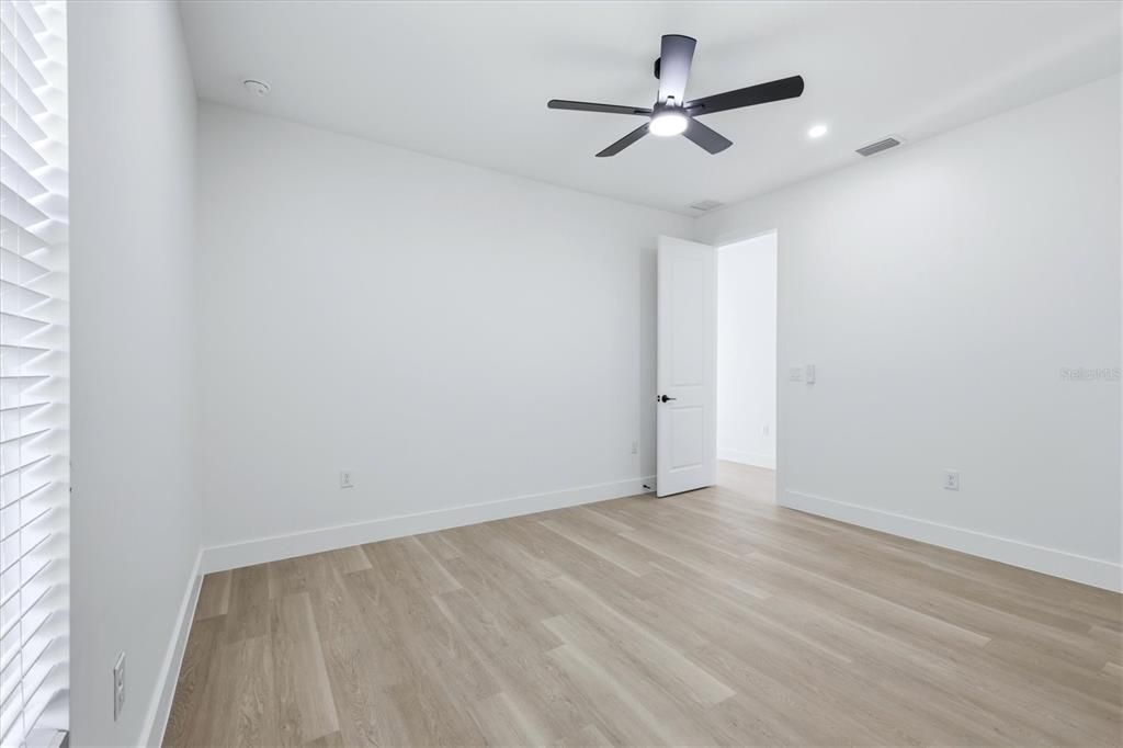 For Rent: $1,900 (3 beds, 2 baths, 1373 Square Feet)