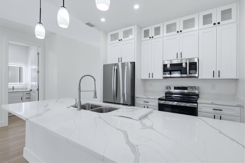 For Rent: $1,900 (3 beds, 2 baths, 1373 Square Feet)