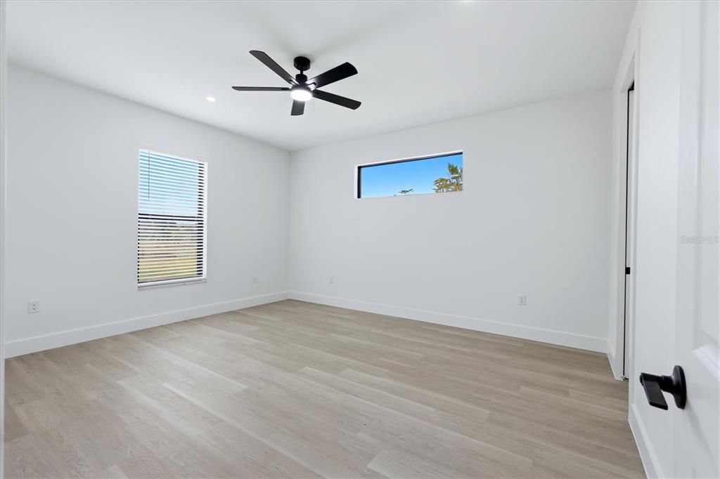 For Rent: $1,900 (3 beds, 2 baths, 1373 Square Feet)