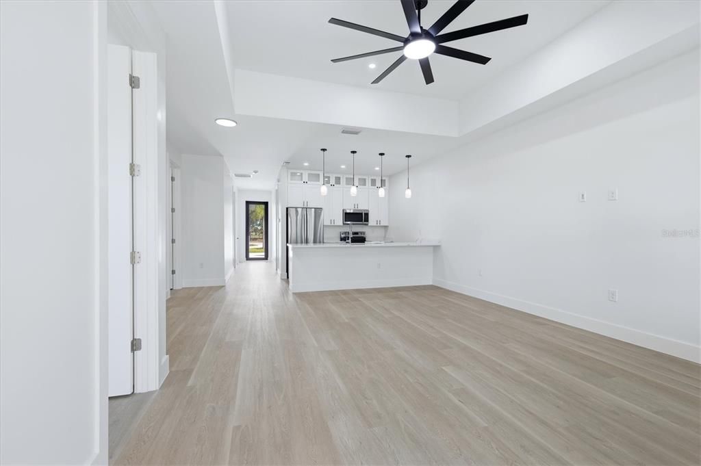 For Rent: $1,900 (3 beds, 2 baths, 1373 Square Feet)