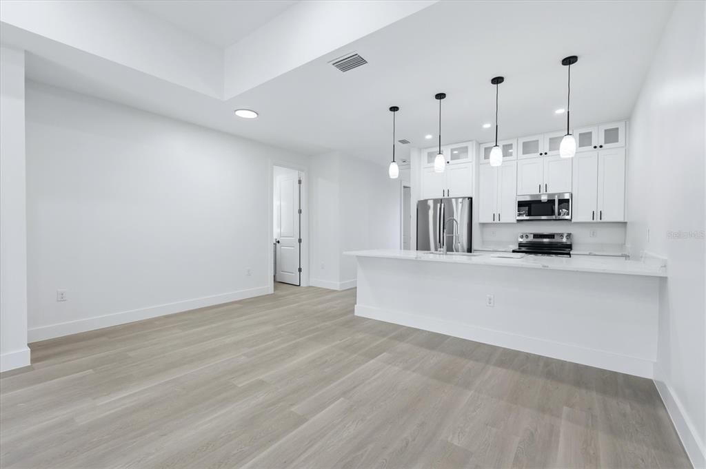 For Rent: $1,900 (3 beds, 2 baths, 1373 Square Feet)