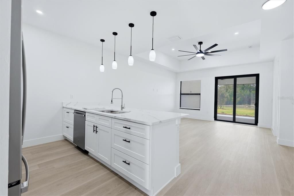 For Rent: $1,900 (3 beds, 2 baths, 1373 Square Feet)
