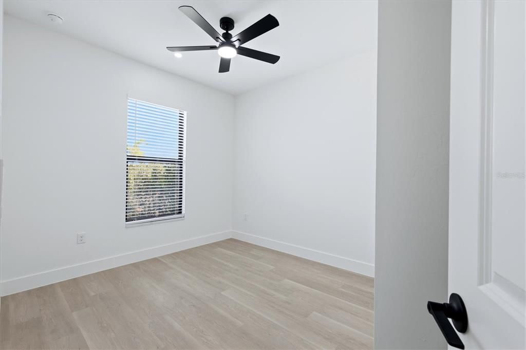 For Rent: $1,900 (3 beds, 2 baths, 1373 Square Feet)