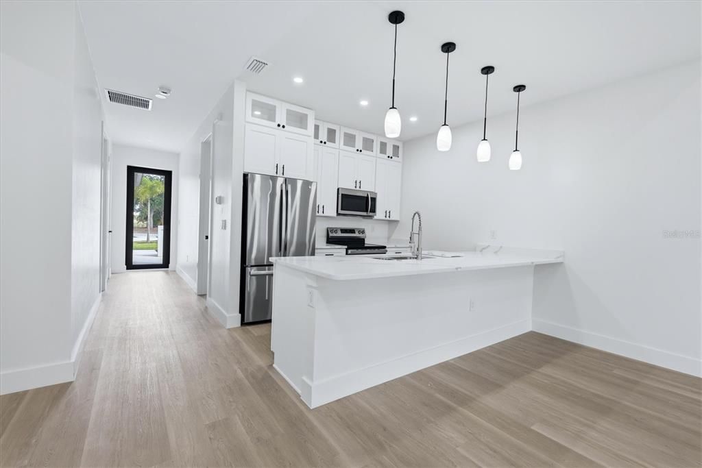 For Rent: $1,900 (3 beds, 2 baths, 1373 Square Feet)