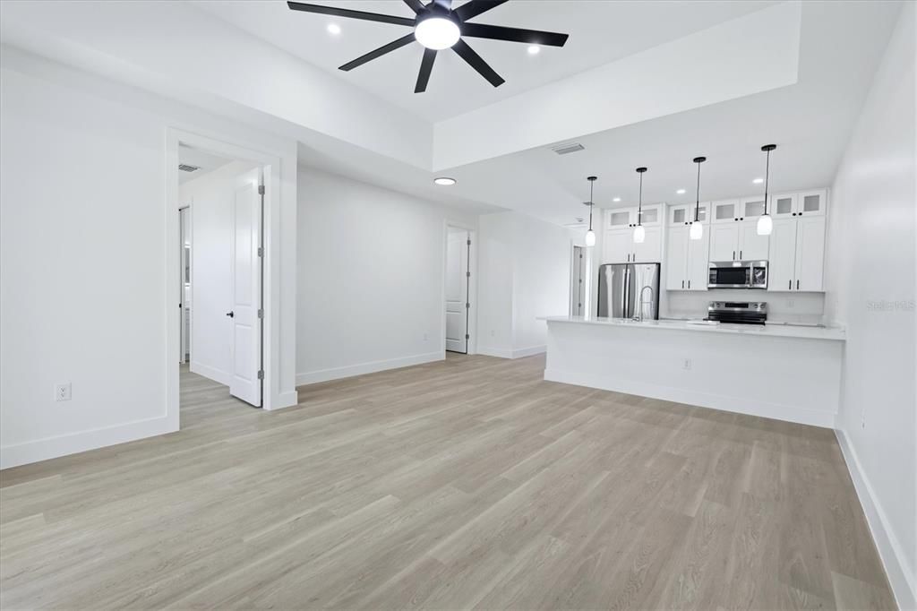 For Rent: $1,900 (3 beds, 2 baths, 1373 Square Feet)