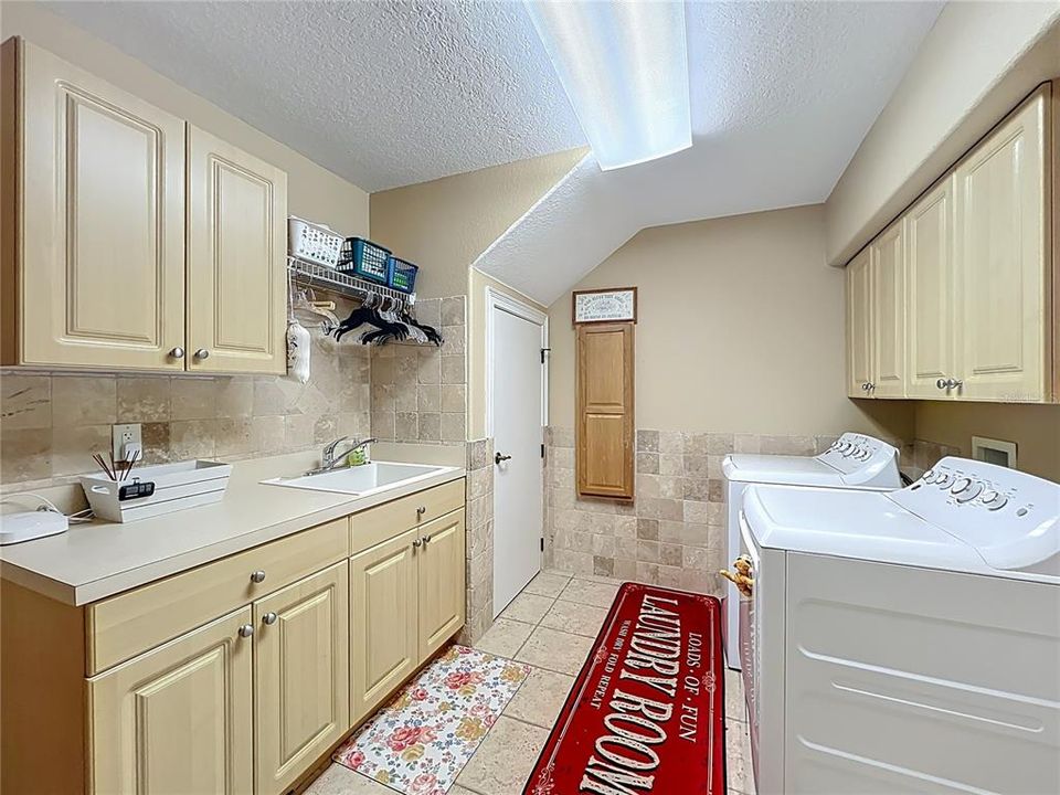 For Sale: $1,499,000 (4 beds, 4 baths, 3613 Square Feet)