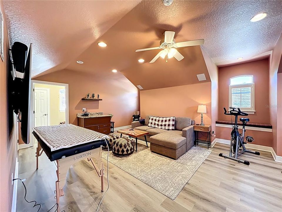 For Sale: $1,499,000 (4 beds, 4 baths, 3613 Square Feet)
