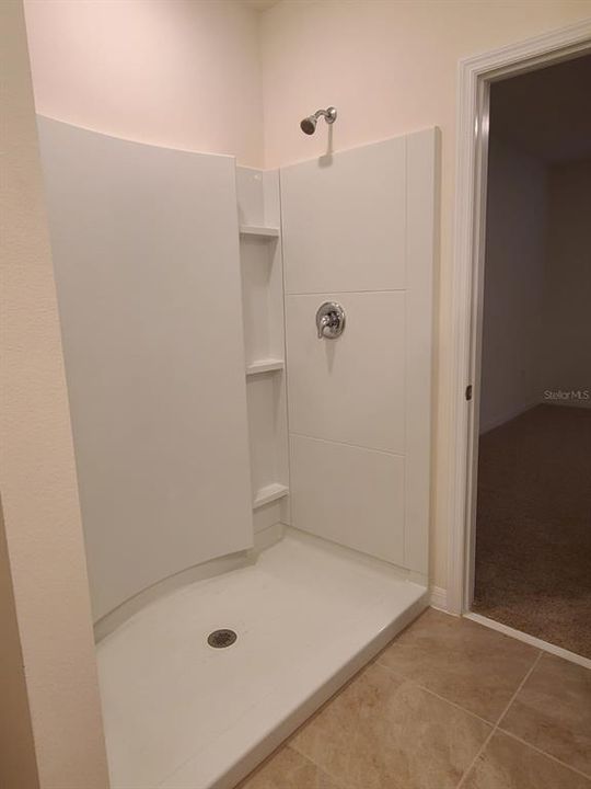 Activo con contrato: $2,400 (3 camas, 2 baños, 1516 Pies cuadrados)