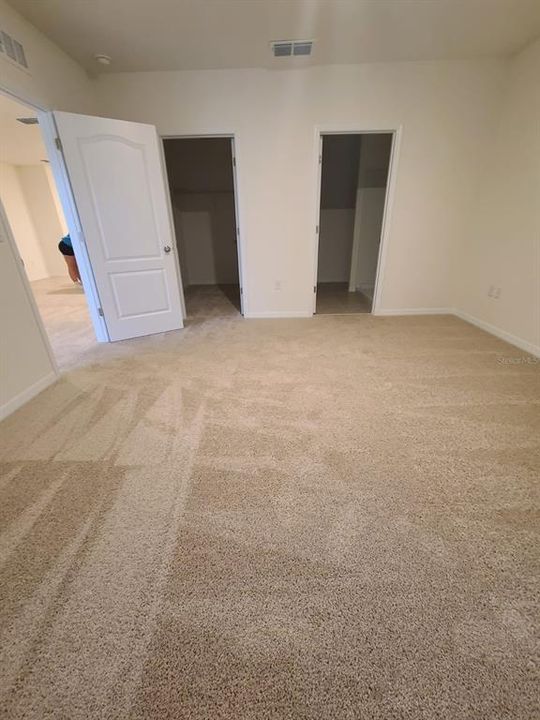 Activo con contrato: $2,400 (3 camas, 2 baños, 1516 Pies cuadrados)