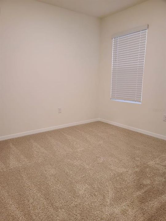 Activo con contrato: $2,400 (3 camas, 2 baños, 1516 Pies cuadrados)