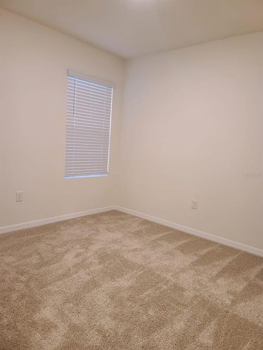 Activo con contrato: $2,400 (3 camas, 2 baños, 1516 Pies cuadrados)