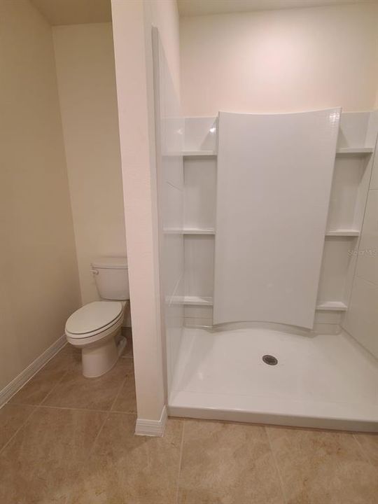 Activo con contrato: $2,400 (3 camas, 2 baños, 1516 Pies cuadrados)