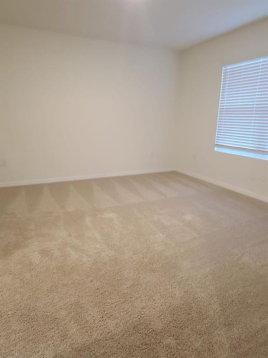 Activo con contrato: $2,400 (3 camas, 2 baños, 1516 Pies cuadrados)