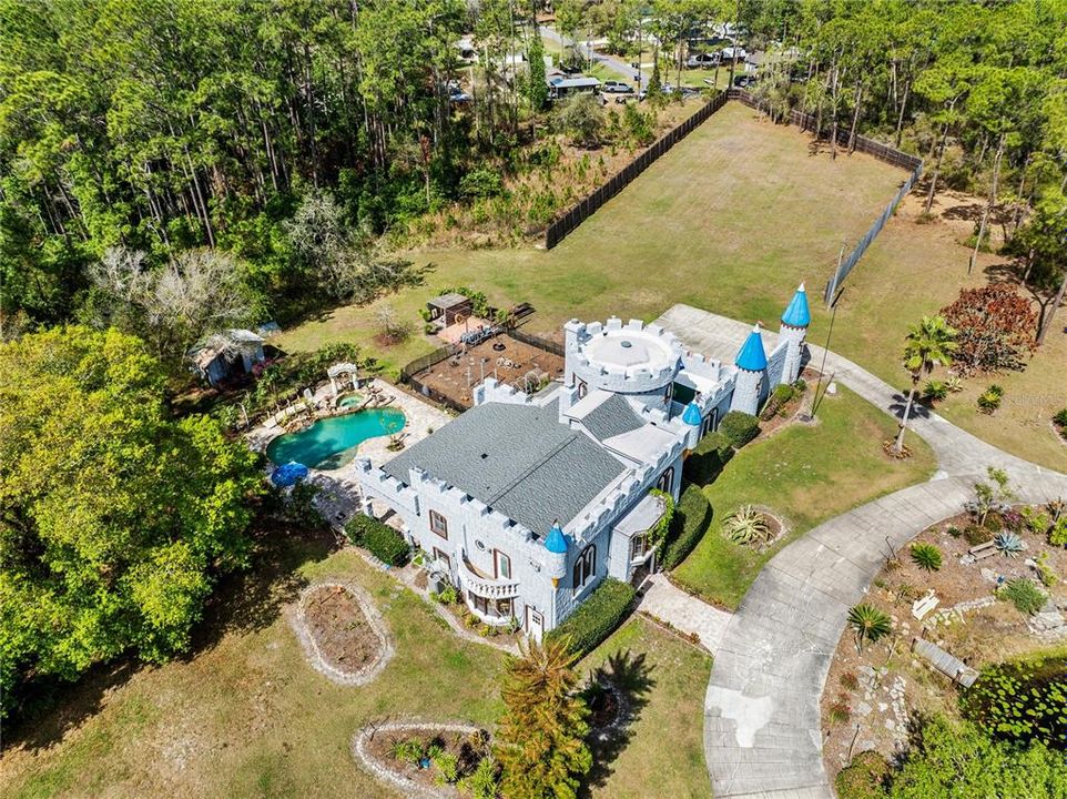 На продажу: $1,899,999 (5 спален, 3 ванн, 4680 Квадратных фут)
