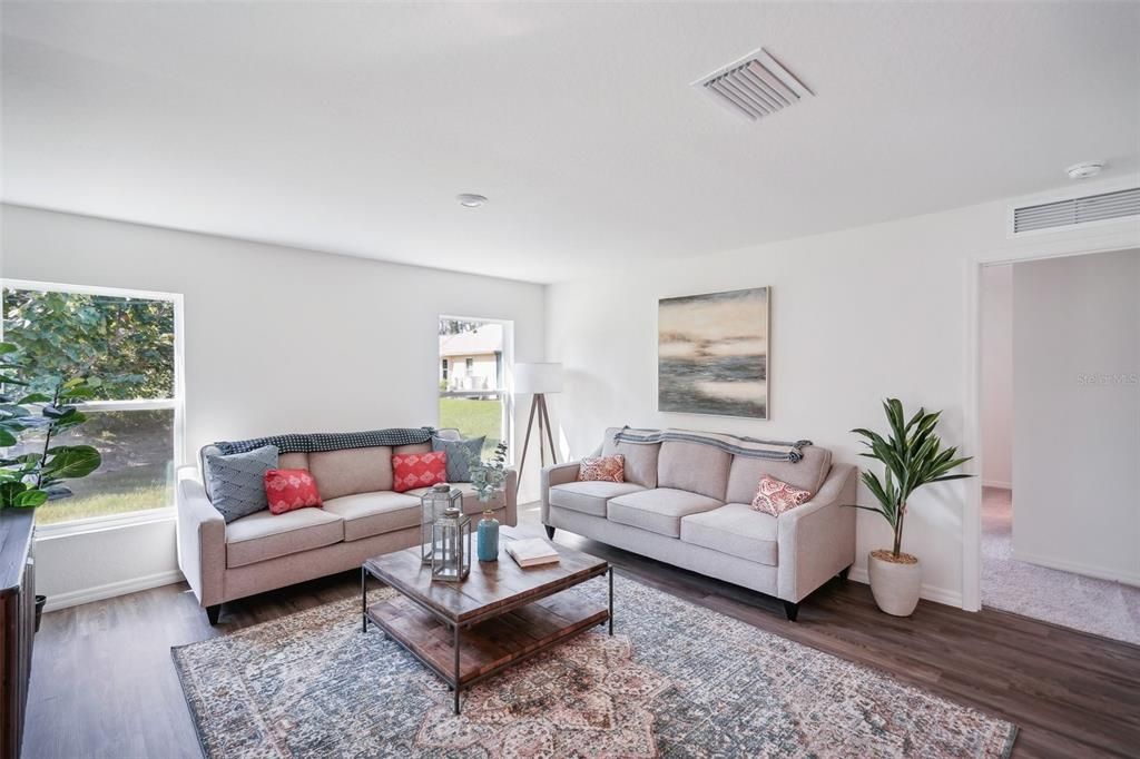 Active With Contract: $263,990 (4 beds, 2 baths, 1672 Square Feet)