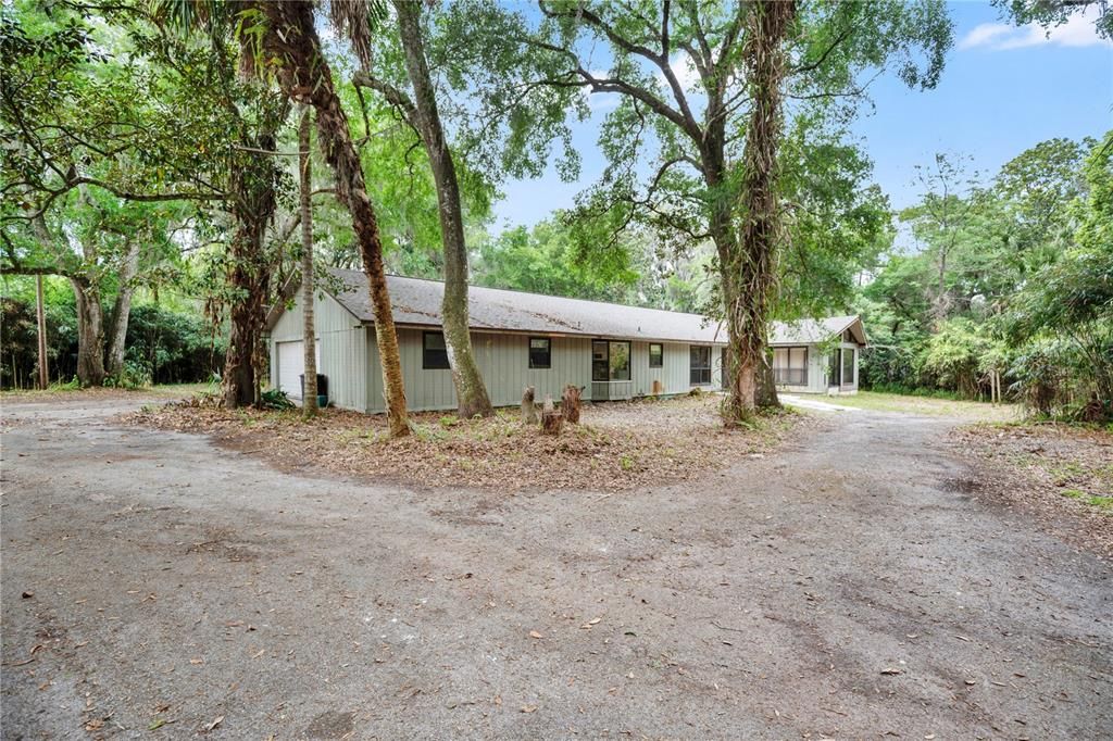 For Sale: $559,000 (4 beds, 2 baths, 2523 Square Feet)