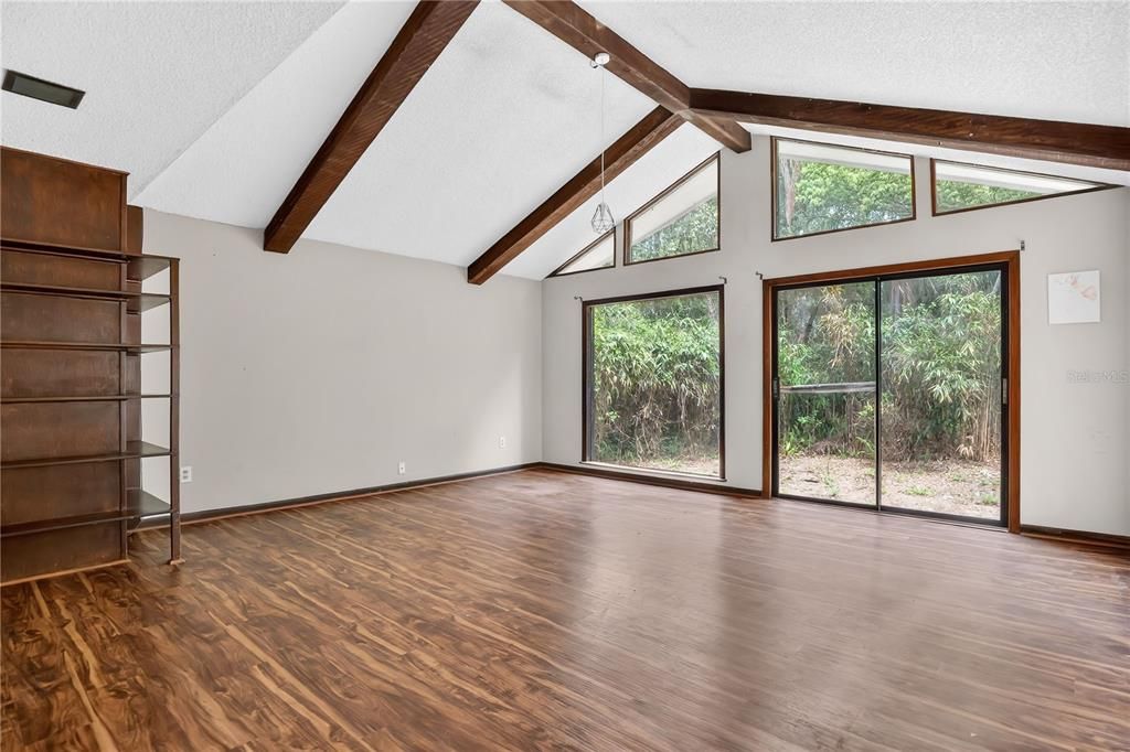 For Sale: $559,000 (4 beds, 2 baths, 2523 Square Feet)
