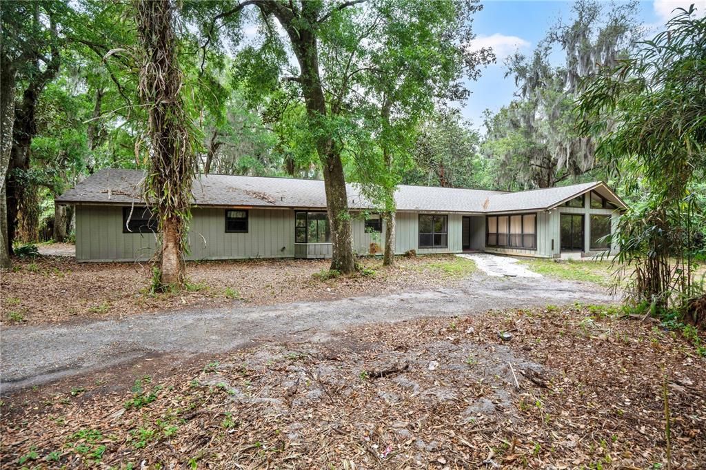 For Sale: $559,000 (4 beds, 2 baths, 2523 Square Feet)