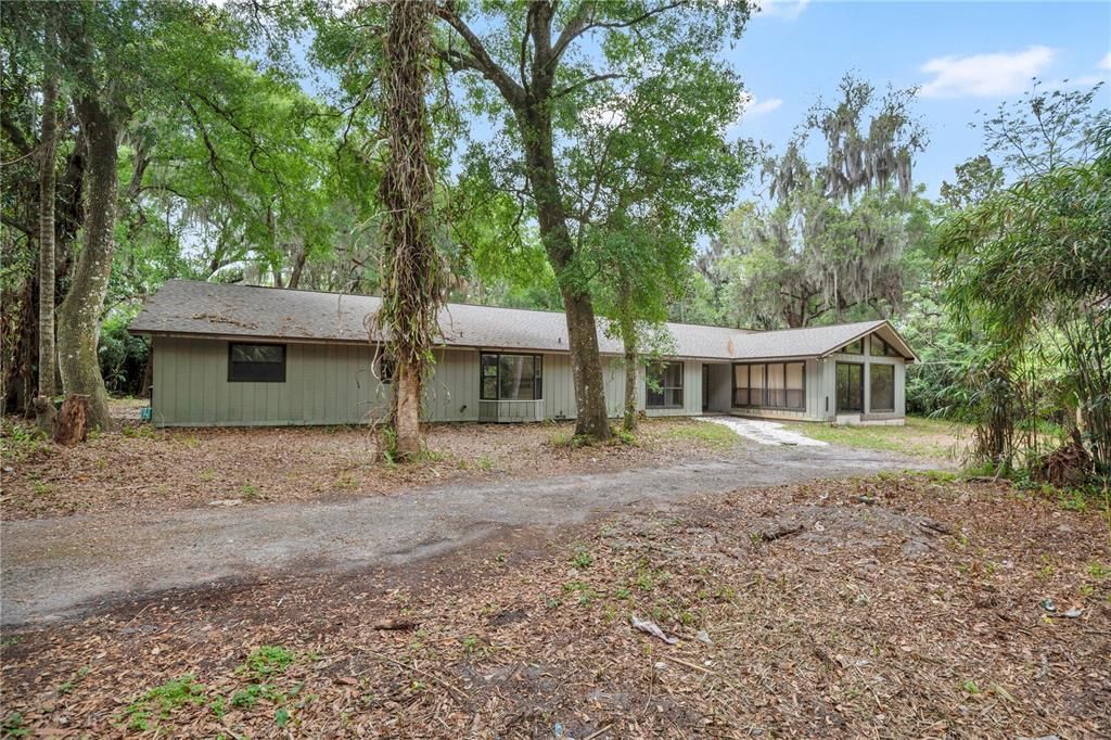 For Sale: $559,000 (4 beds, 2 baths, 2523 Square Feet)