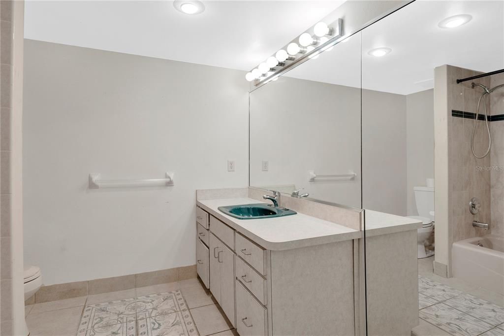 For Sale: $559,000 (4 beds, 2 baths, 2523 Square Feet)