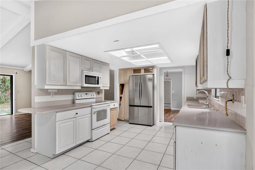 For Sale: $559,000 (4 beds, 2 baths, 2523 Square Feet)