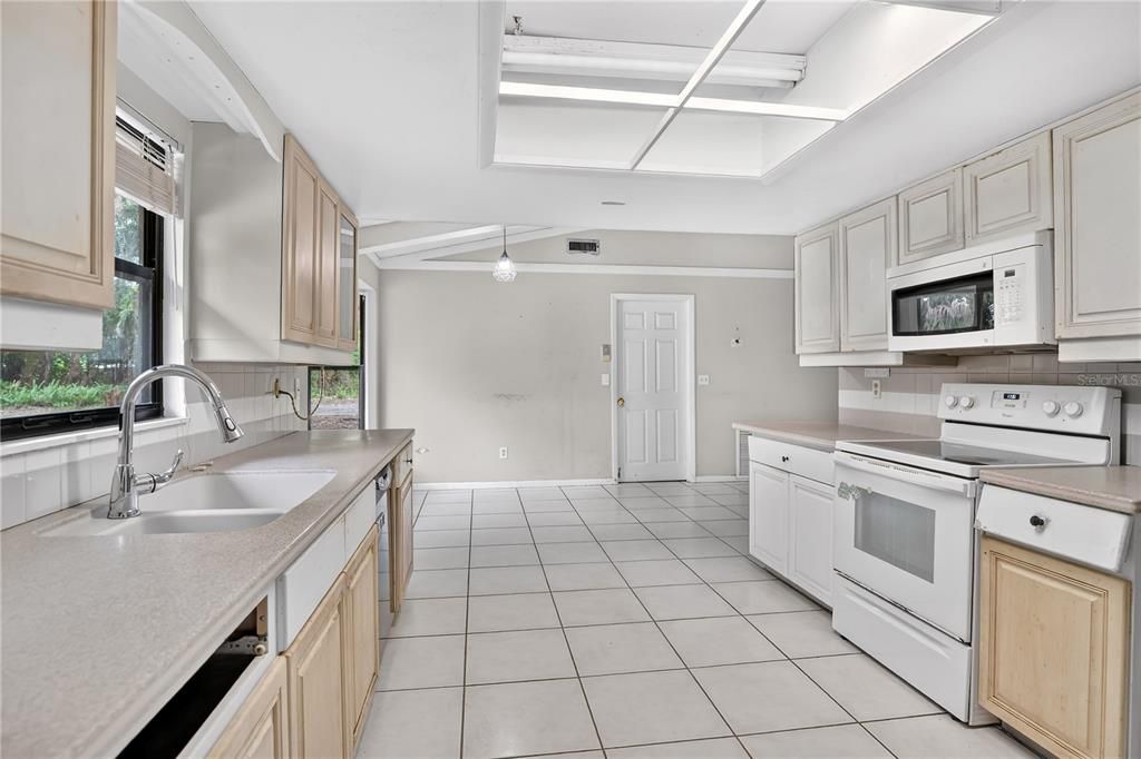 For Sale: $559,000 (4 beds, 2 baths, 2523 Square Feet)