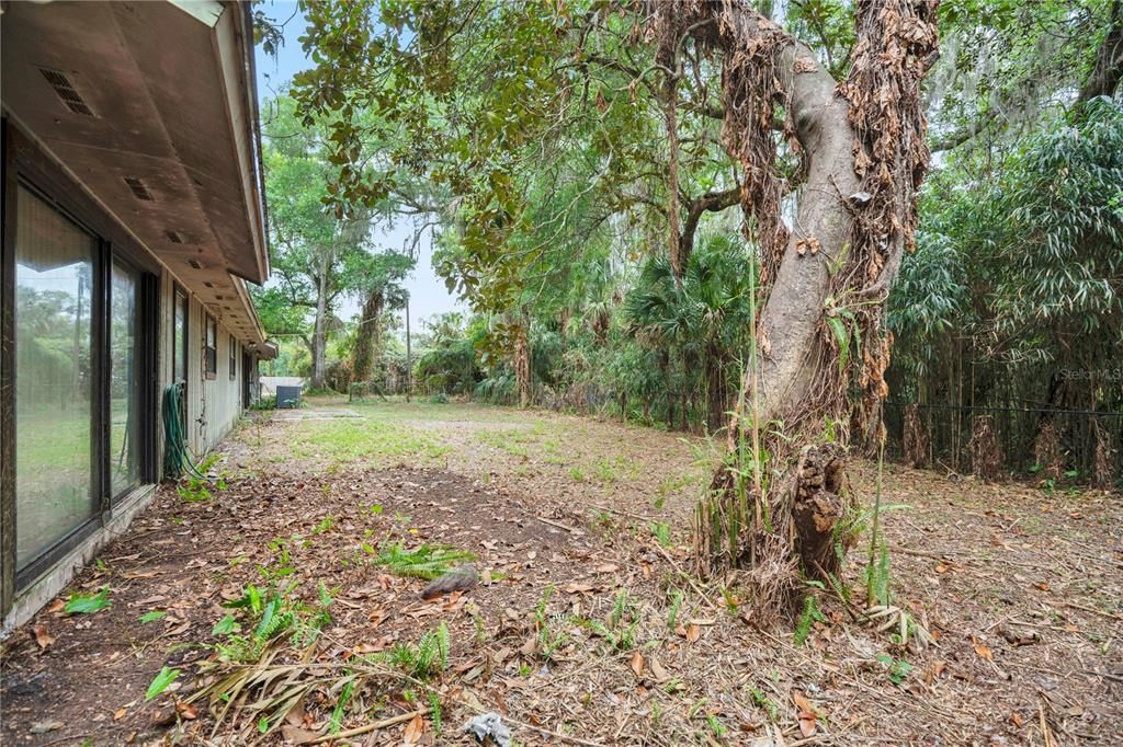 For Sale: $559,000 (4 beds, 2 baths, 2523 Square Feet)