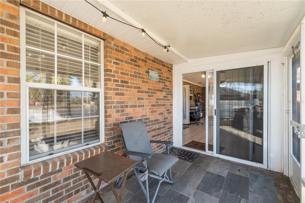 Activo con contrato: $349,900 (3 camas, 2 baños, 2110 Pies cuadrados)