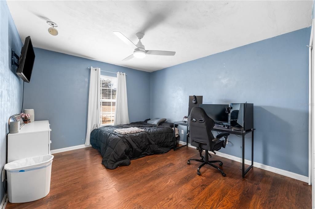 Activo con contrato: $349,900 (3 camas, 2 baños, 2110 Pies cuadrados)