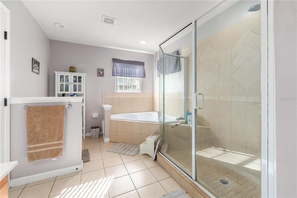 Activo con contrato: $349,900 (3 camas, 2 baños, 2110 Pies cuadrados)