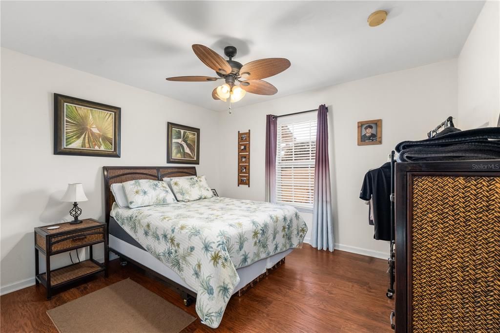 Activo con contrato: $349,900 (3 camas, 2 baños, 2110 Pies cuadrados)