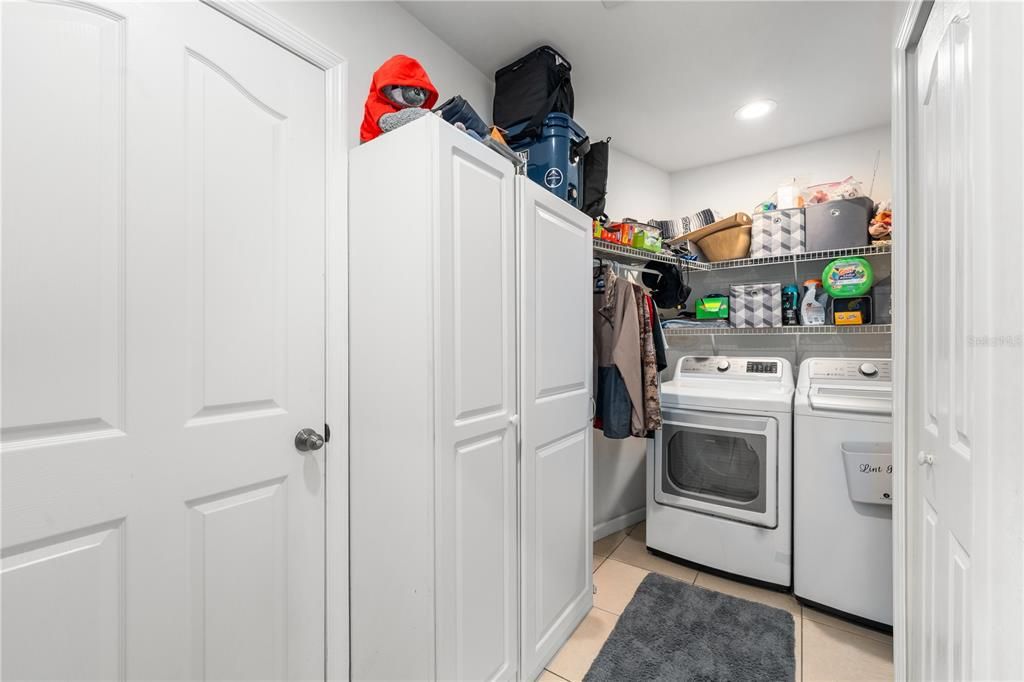 Activo con contrato: $349,900 (3 camas, 2 baños, 2110 Pies cuadrados)